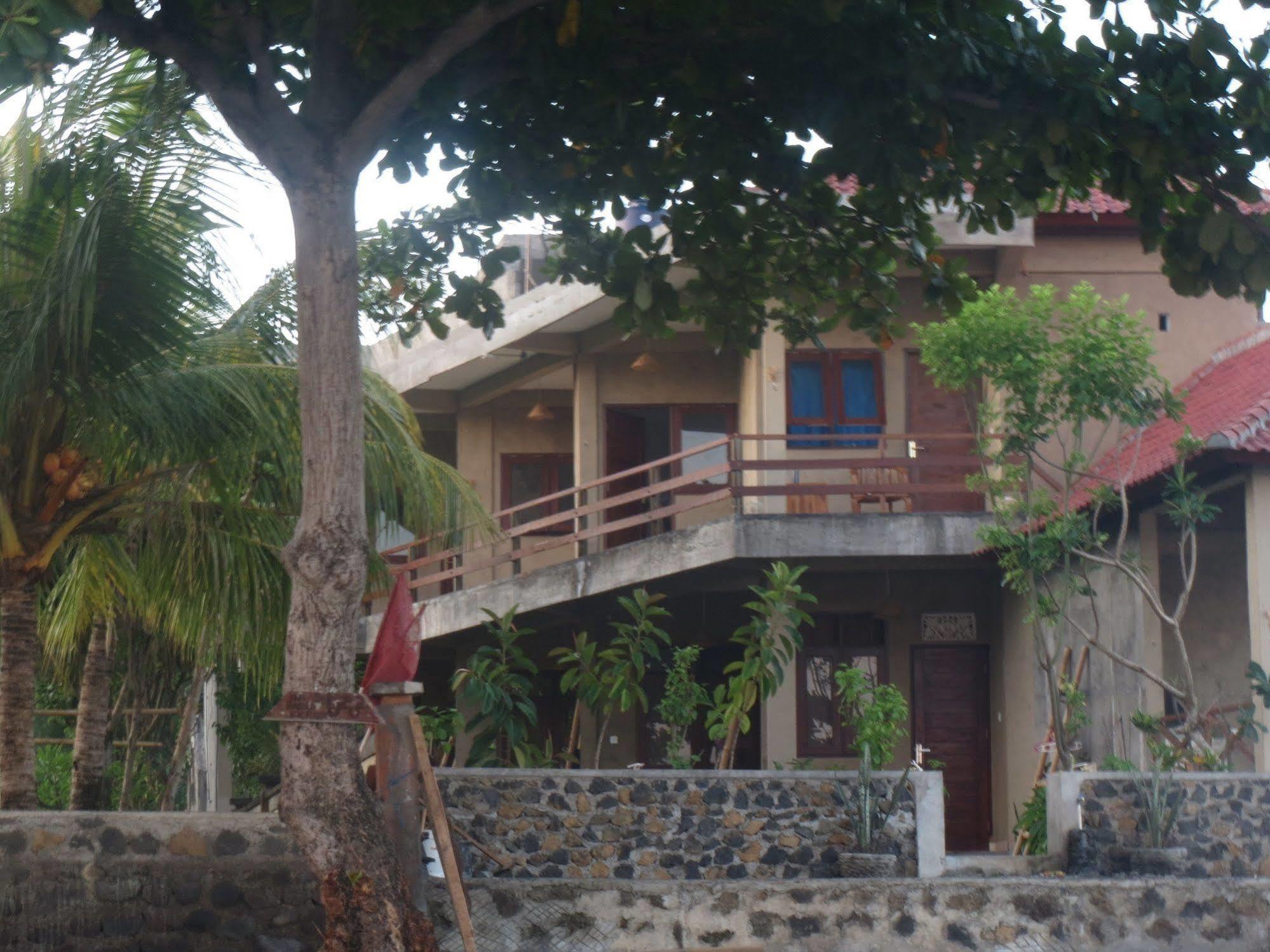 Amed Sari Beach Guesthouse Екстер'єр фото