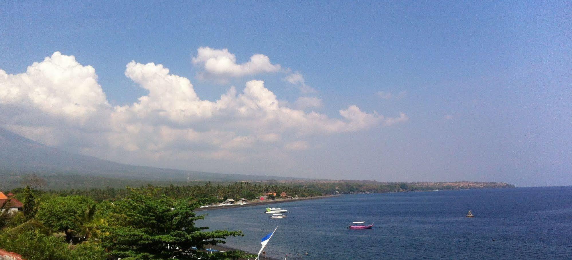 Amed Sari Beach Guesthouse Екстер'єр фото