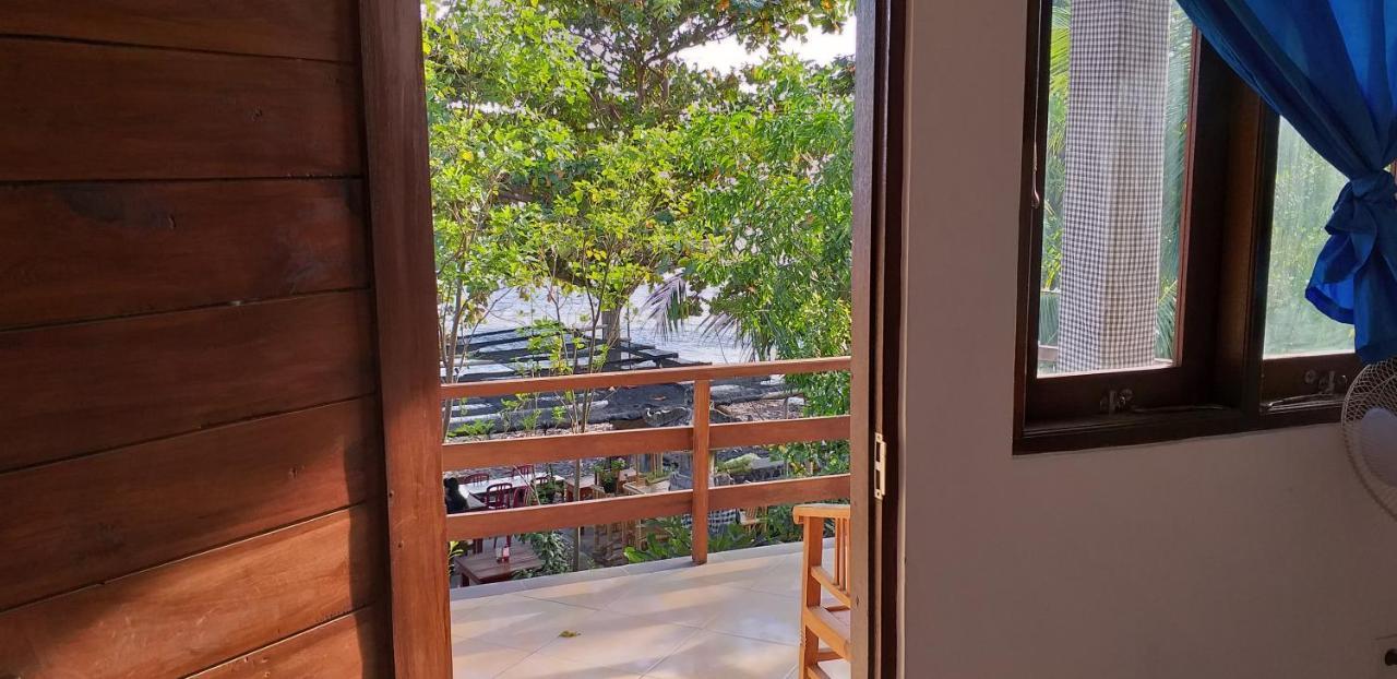 Amed Sari Beach Guesthouse Екстер'єр фото